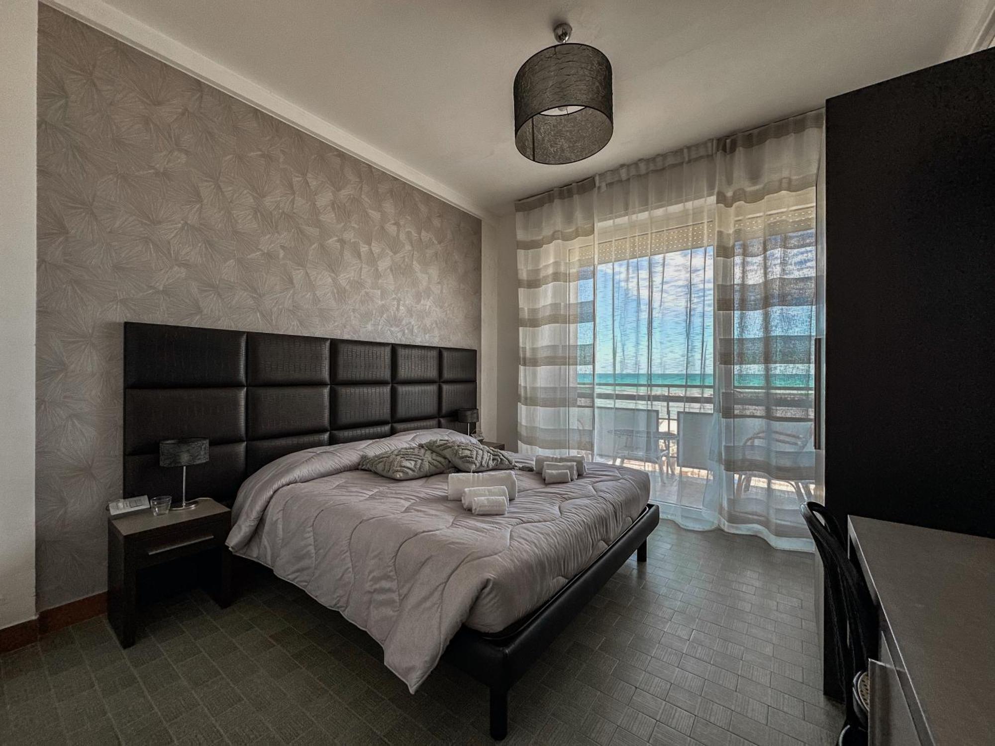 Hotel Re Leone Rimini Kültér fotó