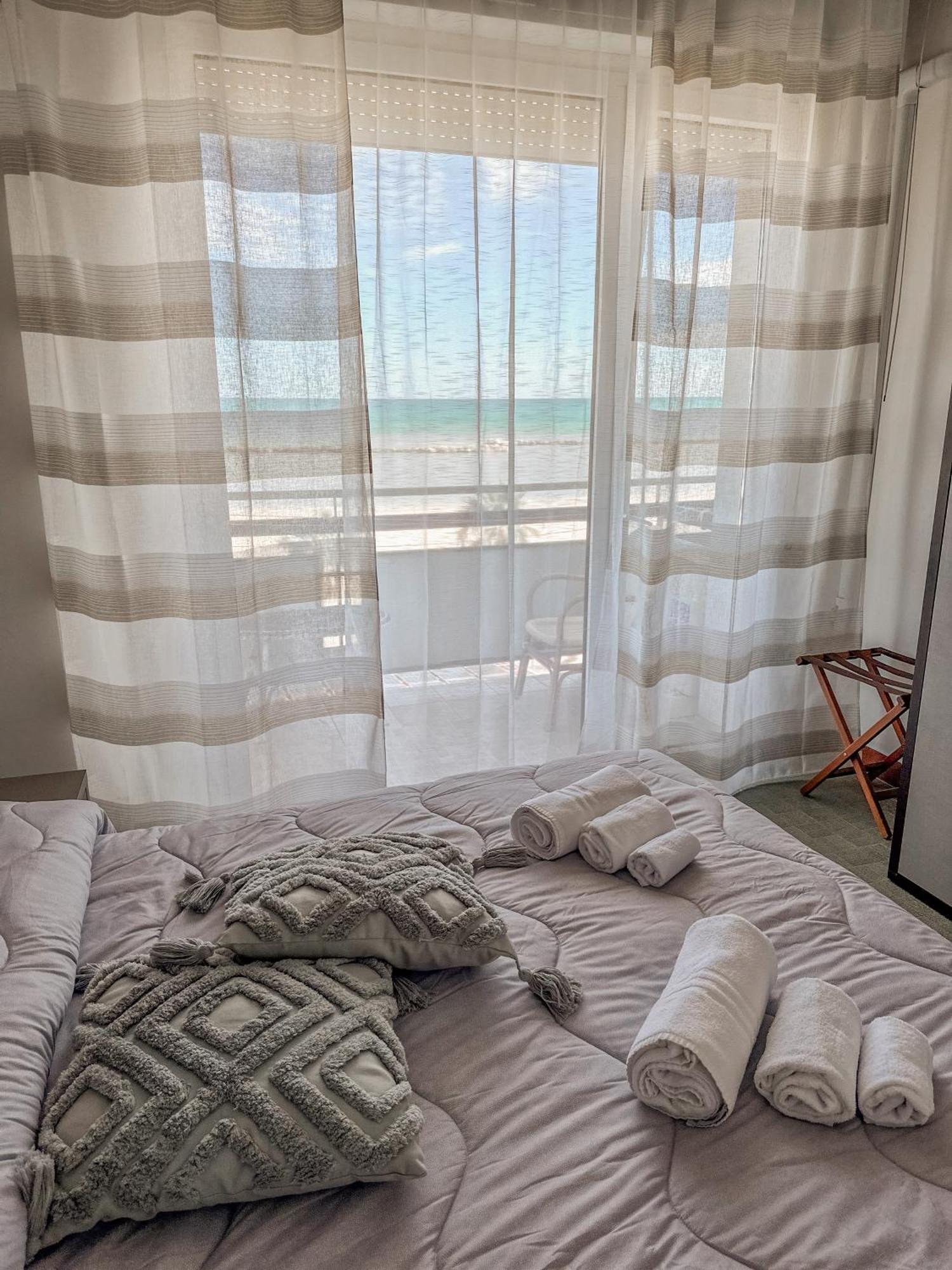 Hotel Re Leone Rimini Kültér fotó