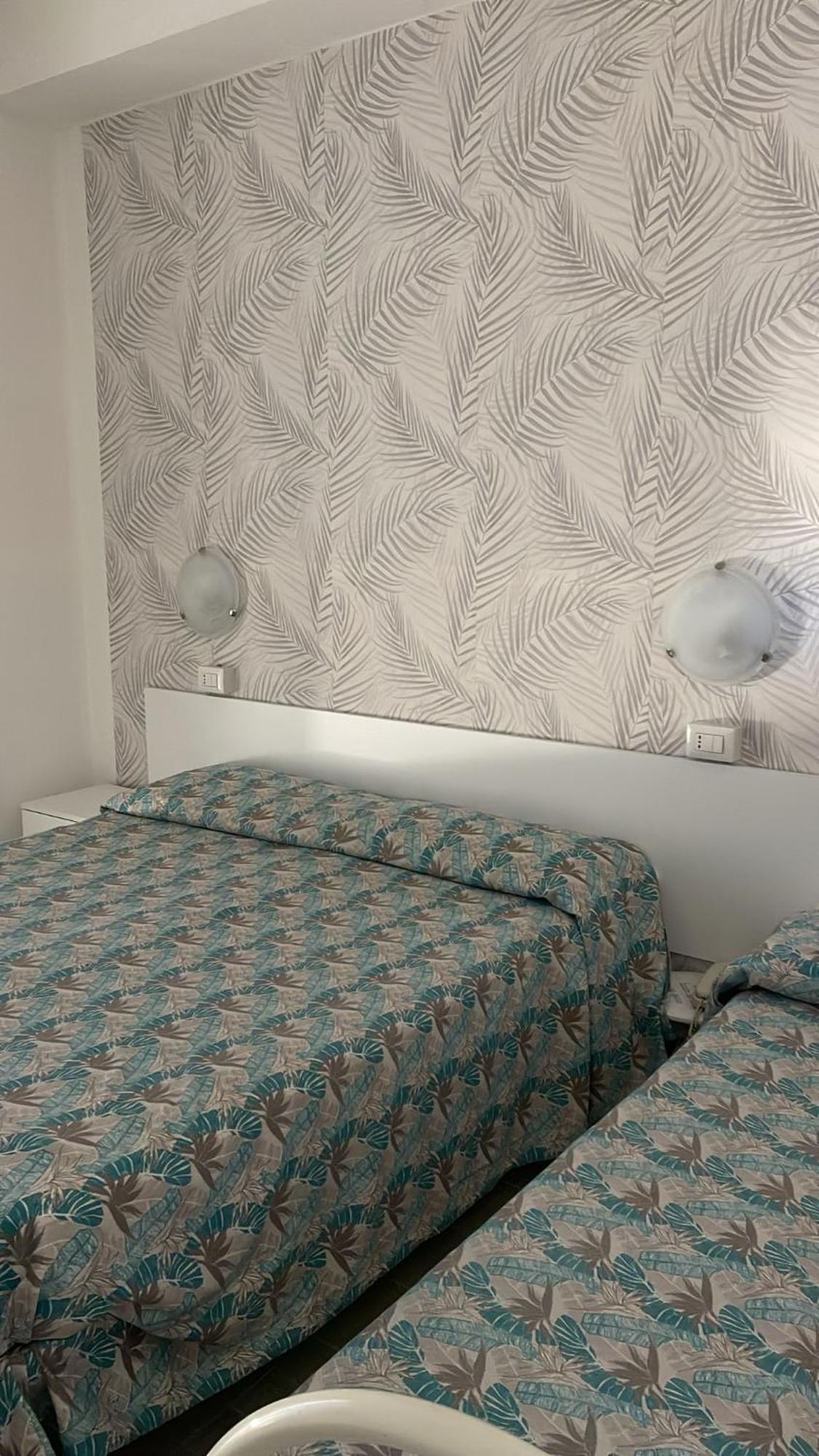 Hotel Re Leone Rimini Kültér fotó