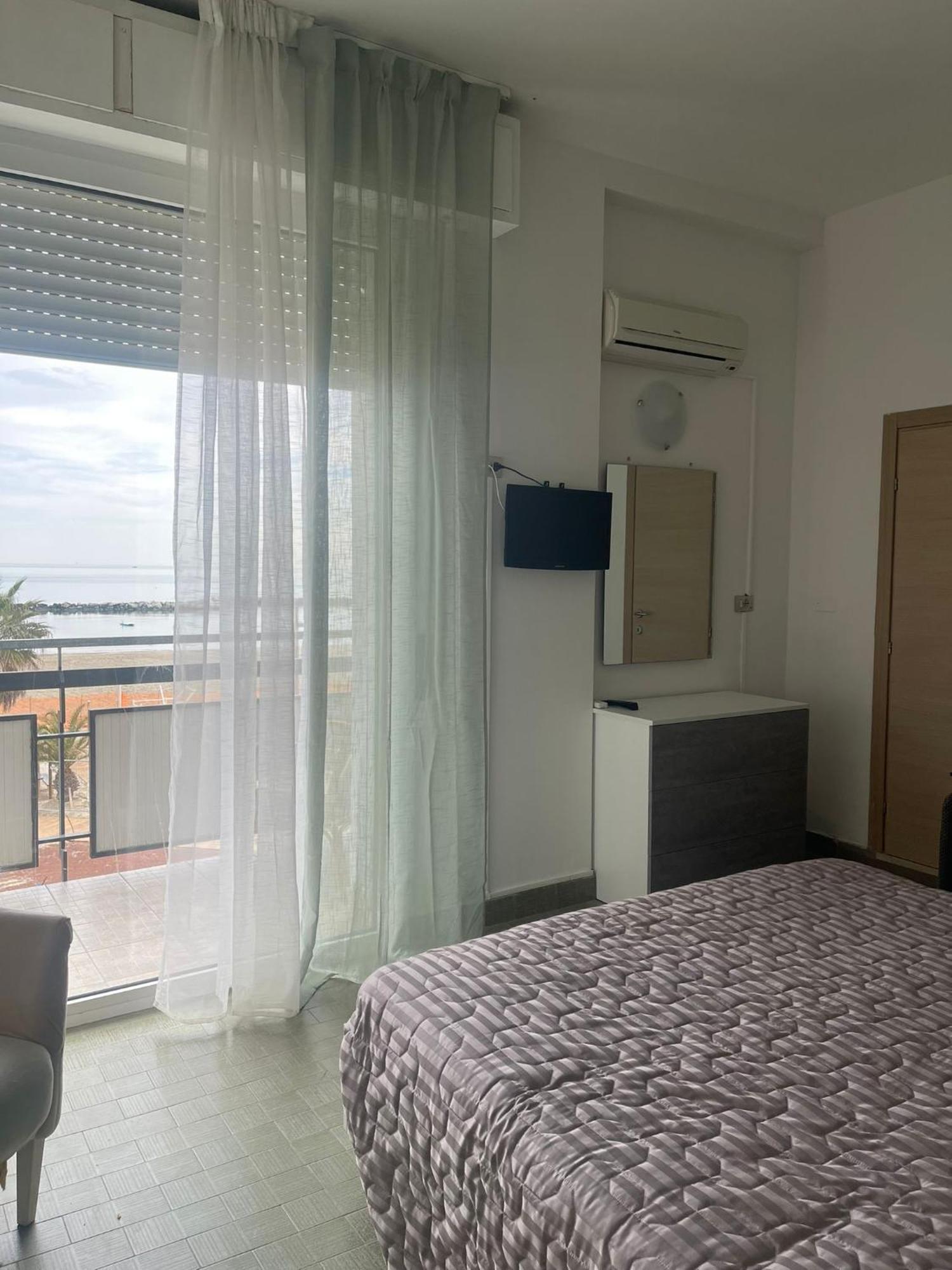 Hotel Re Leone Rimini Kültér fotó